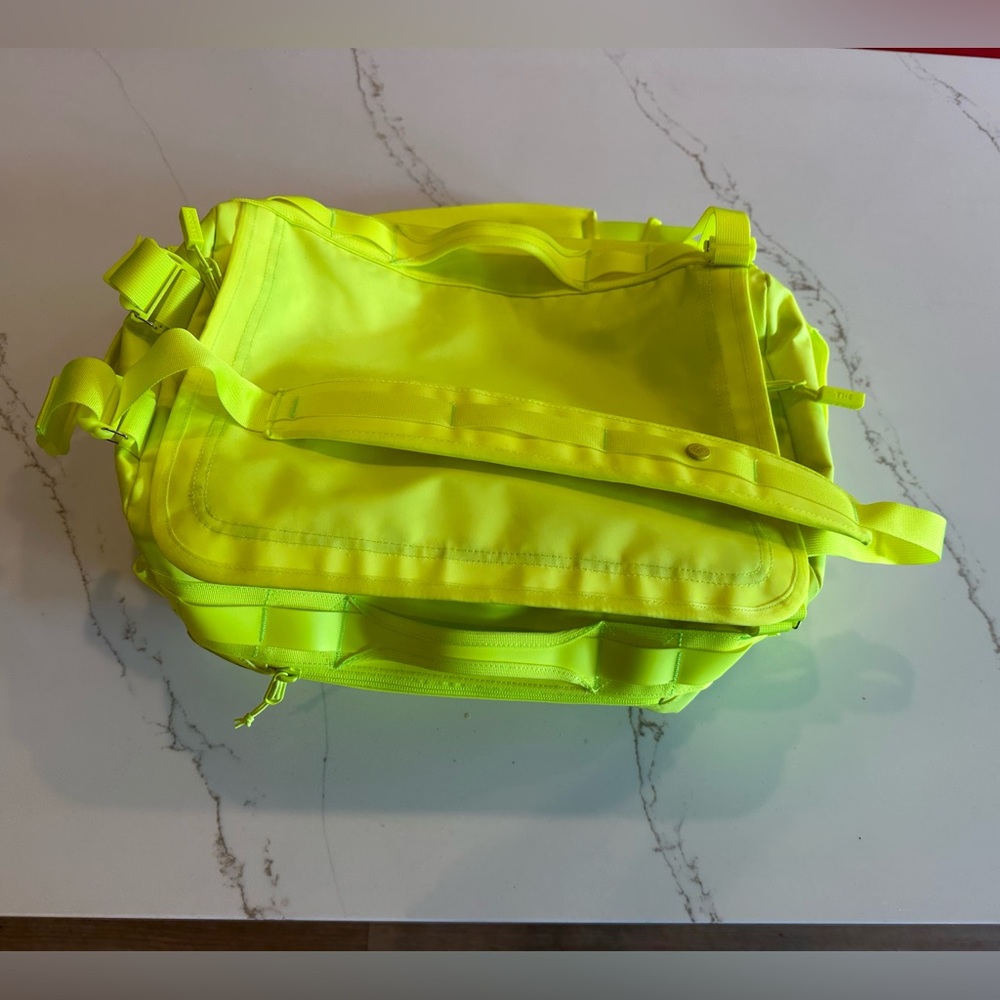 Baboon to the moon Backpack and converts to a Messenger bag too